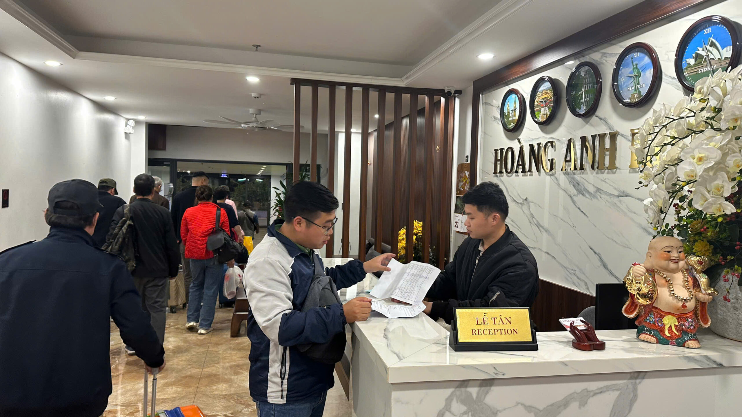  Lễ tân tại khách sạn